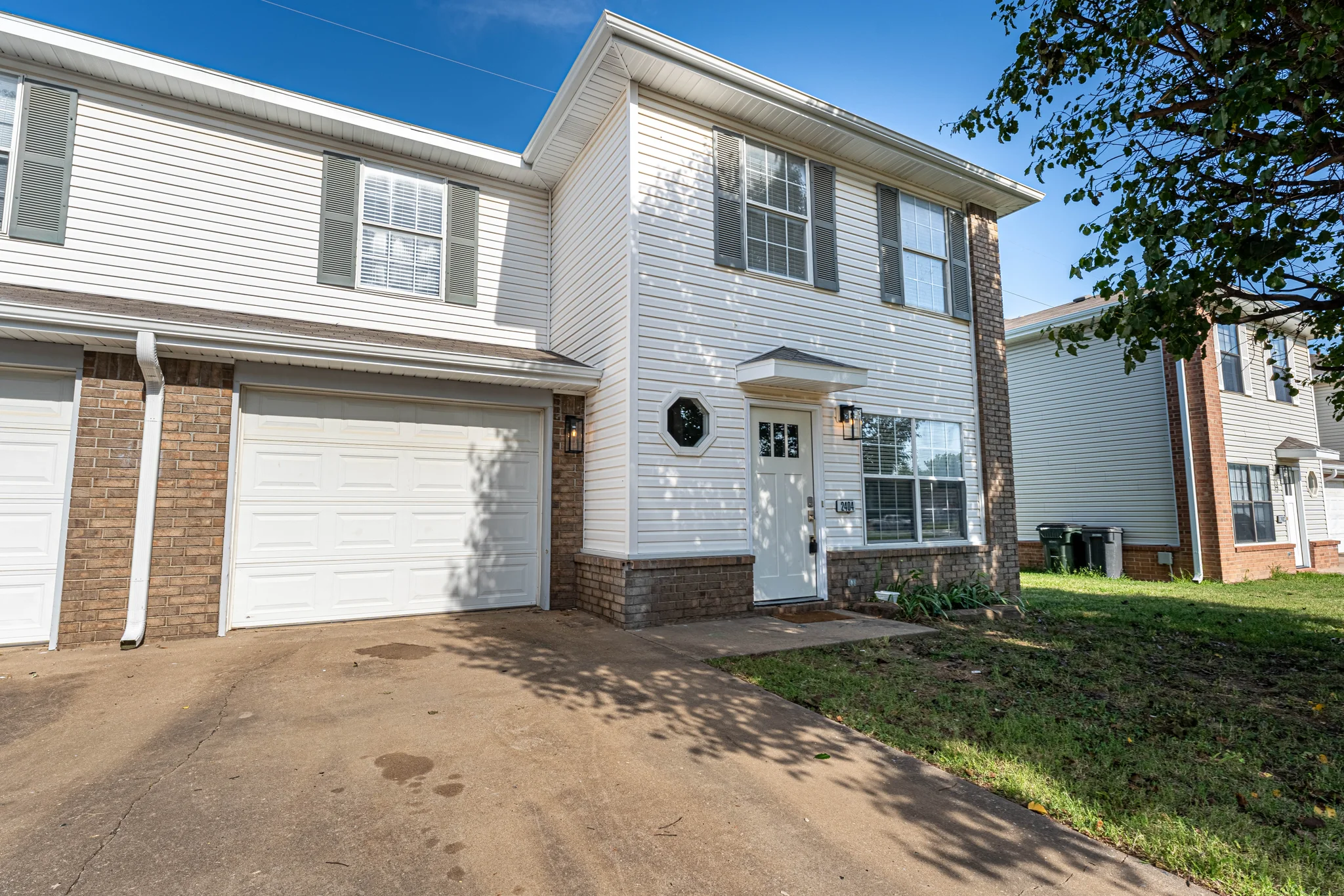 Rogers Townhome: 2402 S 16th St