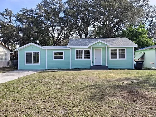 Clearwater House: 521 S Crest Ave