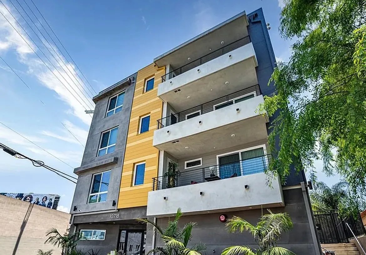 Studio City Apartment: 10718 Acama St