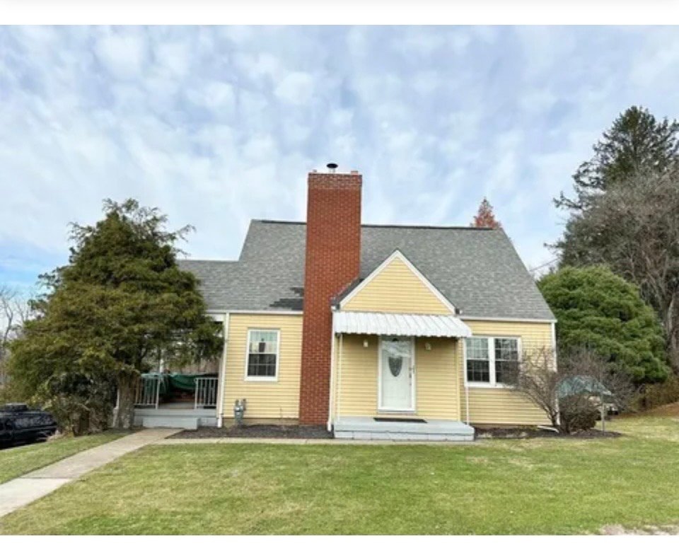 Wheeling House: 93 Mount Lebanon Dr