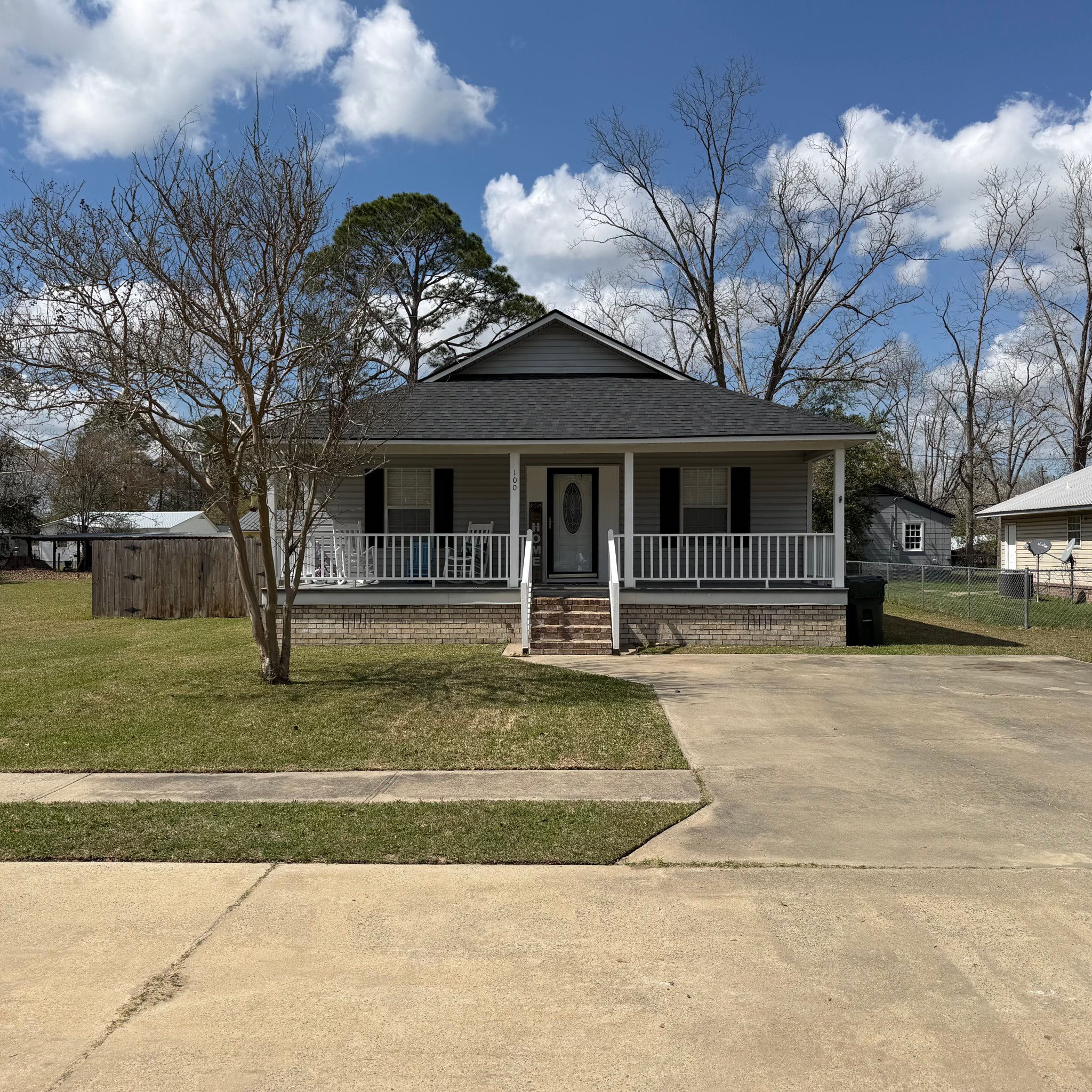 Glennville House: 100 Chance Ln