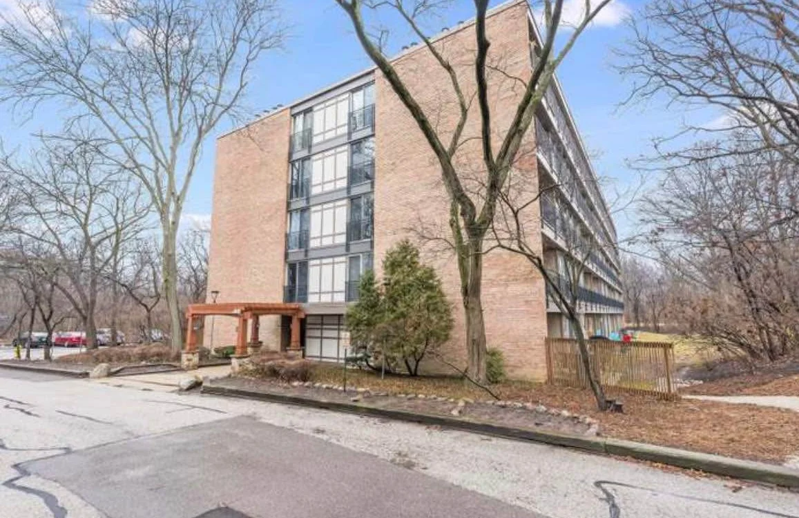 Lisle Condo: 5800 Oakwood dr