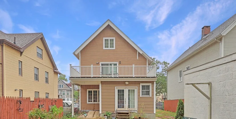 New Haven House: 80 Carmel St