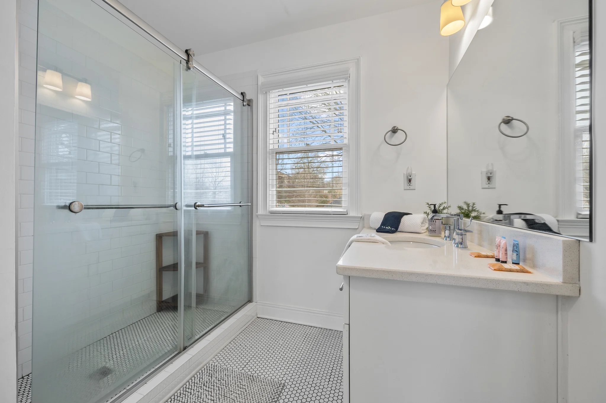 Atlanta House: 144 Holiday Ave NE