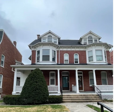 York Apartment: 548 Madison Avenue