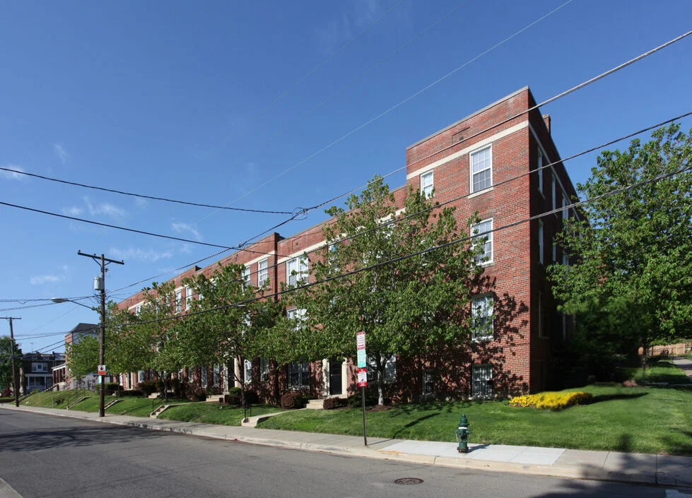 Washington Apartment: 617 Hamlin St NE