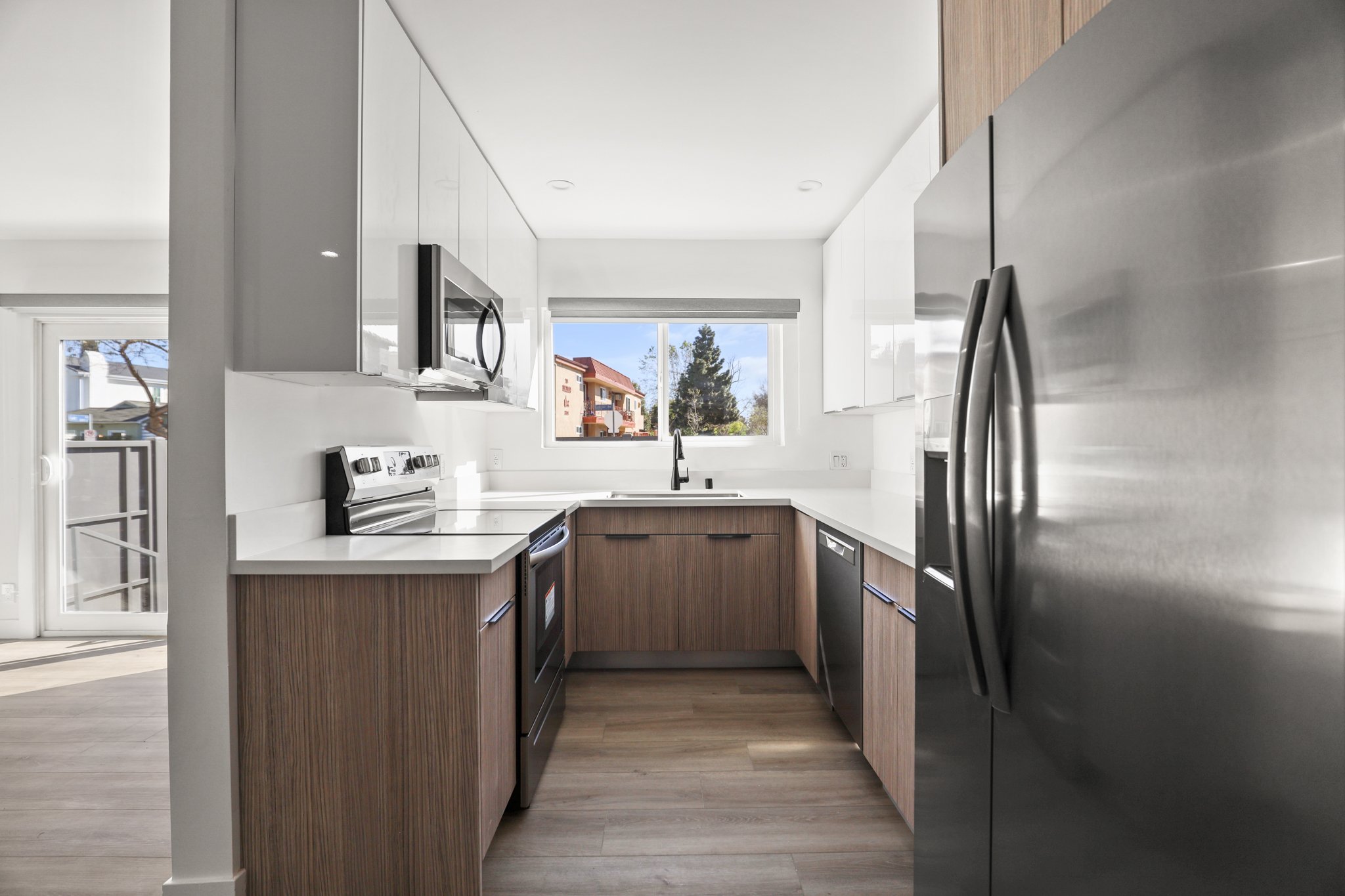 Los Angeles Apartment: 8777 Cadillac Ave