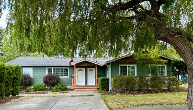 Bellingham House: 1211 E. Indiana