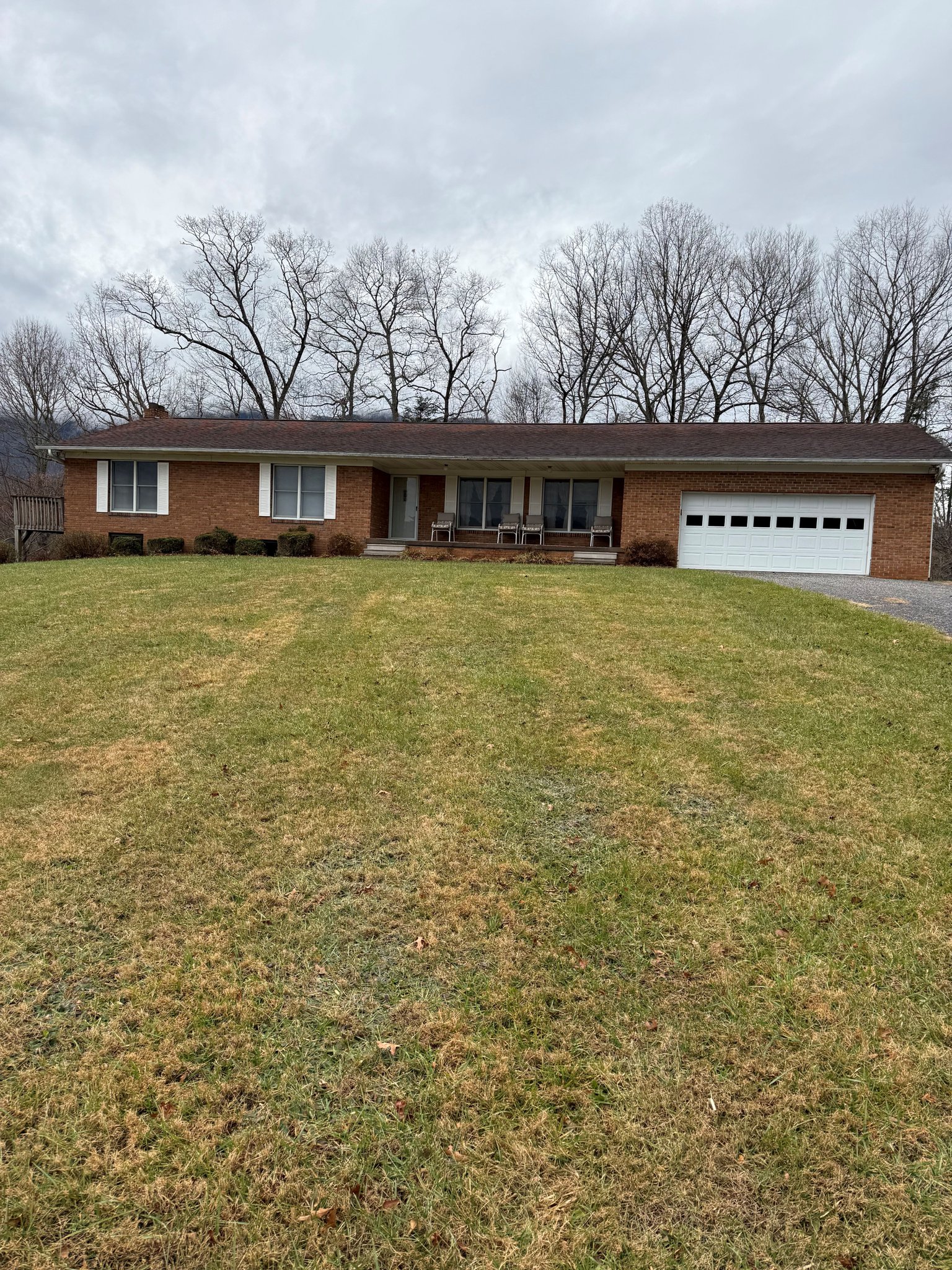 Burnsville House: 195 Casual Way