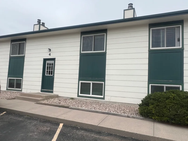 Cheyenne Apartment: 402 Miller Lane Building 4