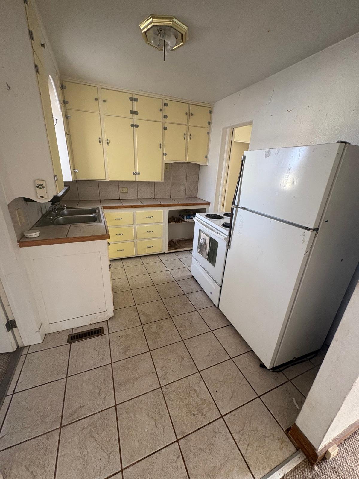 Pueblo House: 2629 E Orman Ave