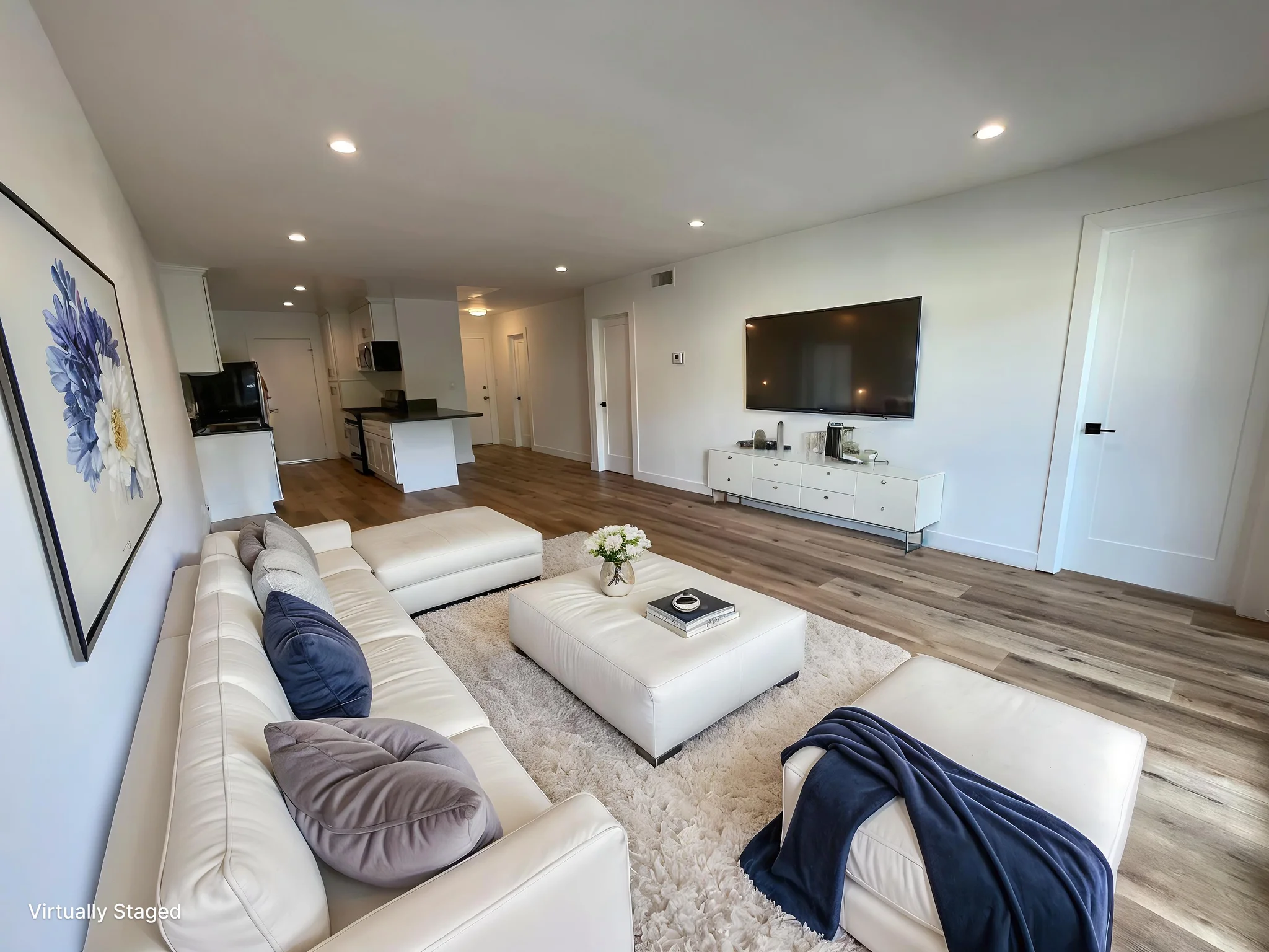 West Hollywood Apartment: 1284 Havenhurst Dr