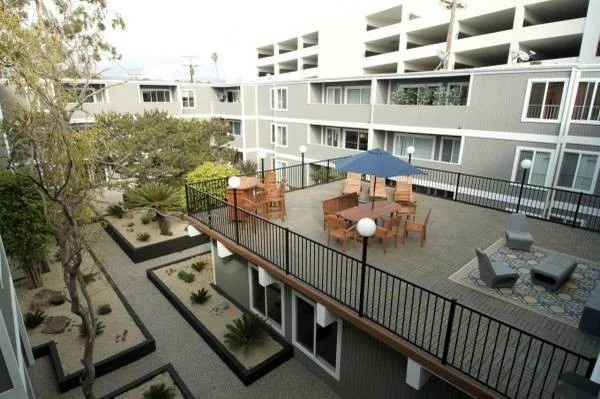 Santa Monica Apartment: 1251 14th Street