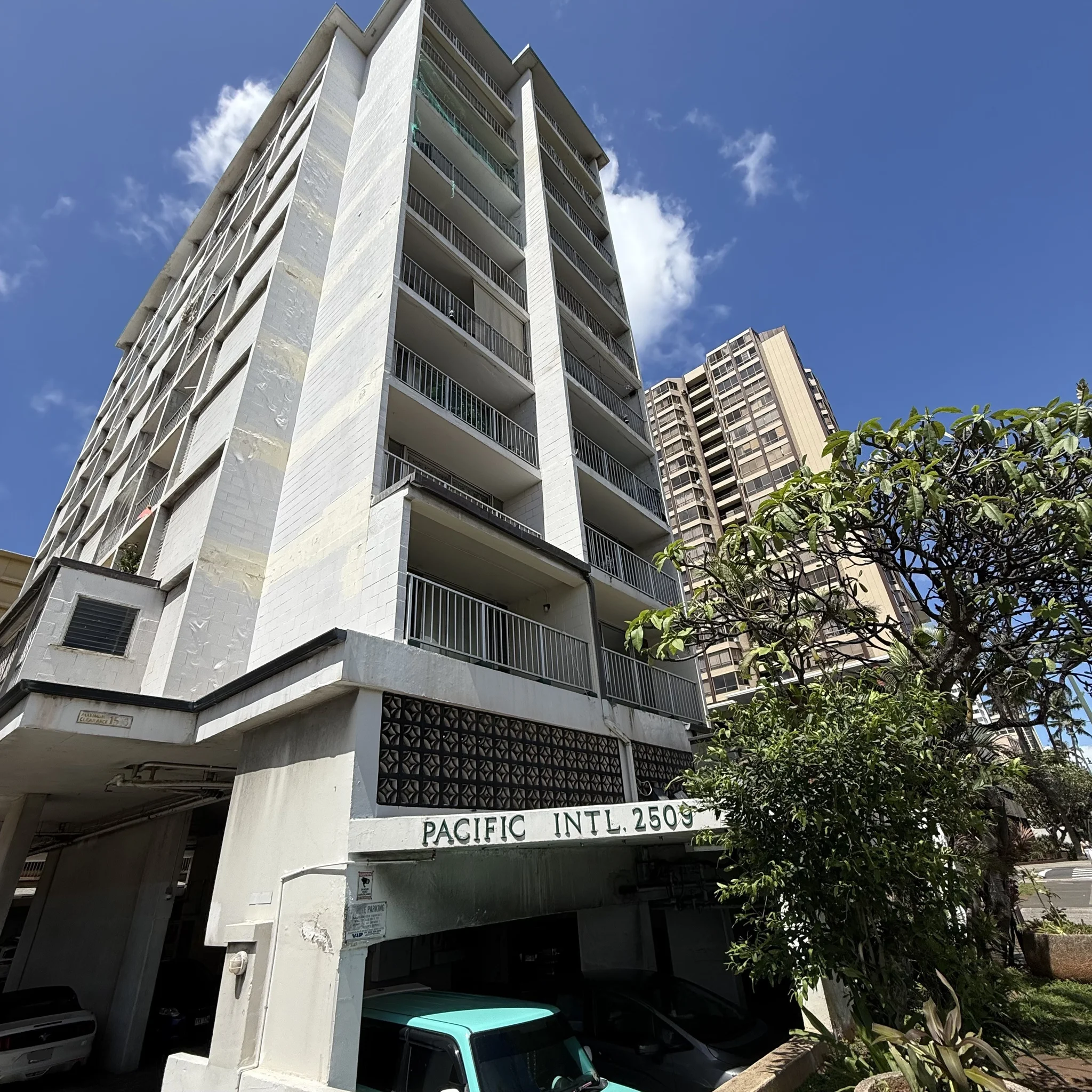 Honolulu Apartment: 2509 Ala Wai Blvd