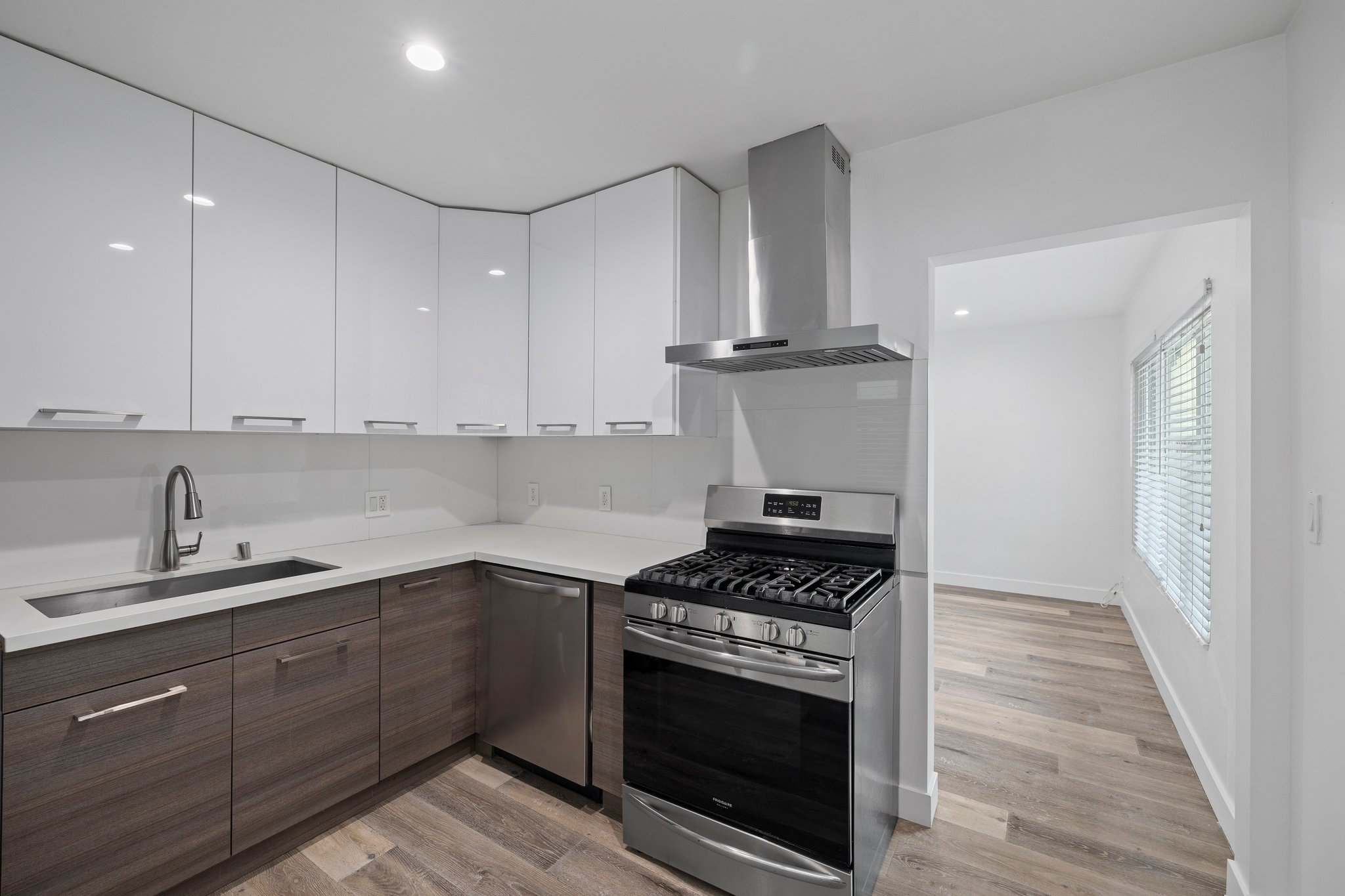 Los Angeles Apartment: 5427 Carlton Way