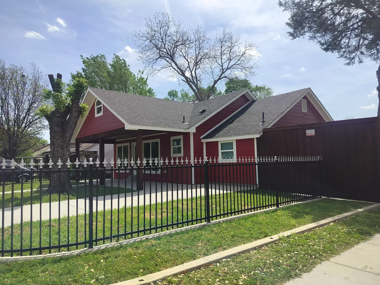 Grand Prairie House: 1501 Willow St