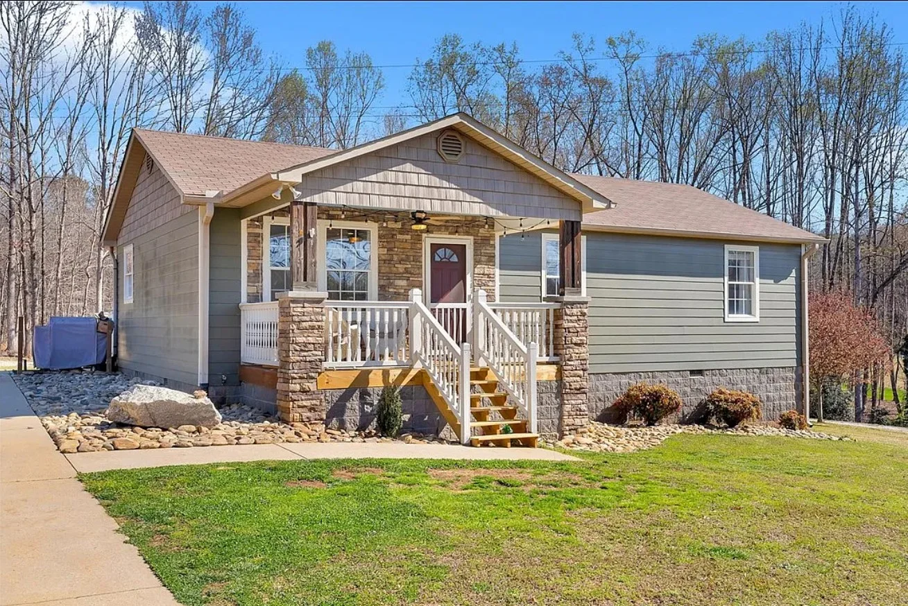 Travelers Rest House: 450 Lindsey Lake Road