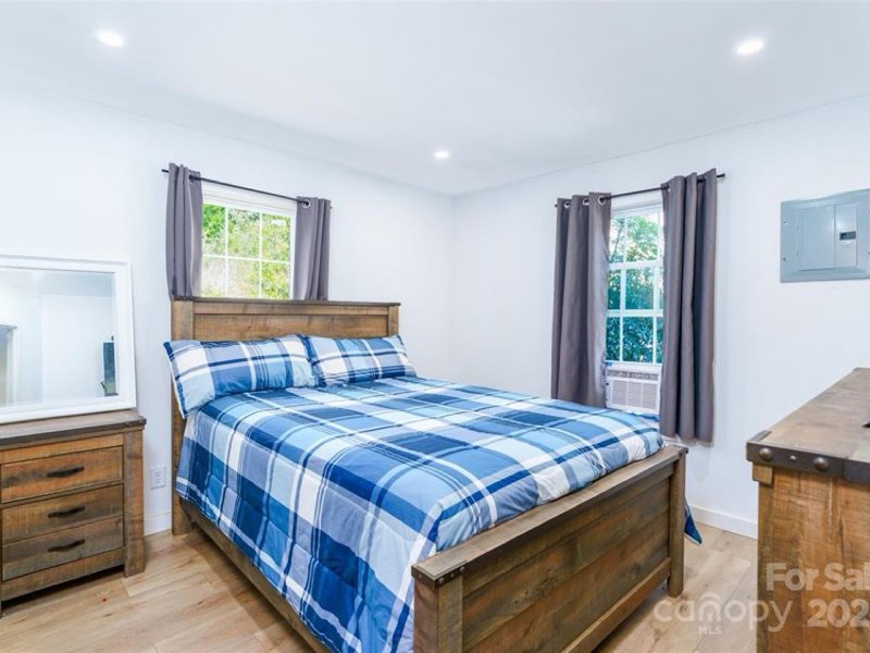 Albemarle House: 640 McKee St