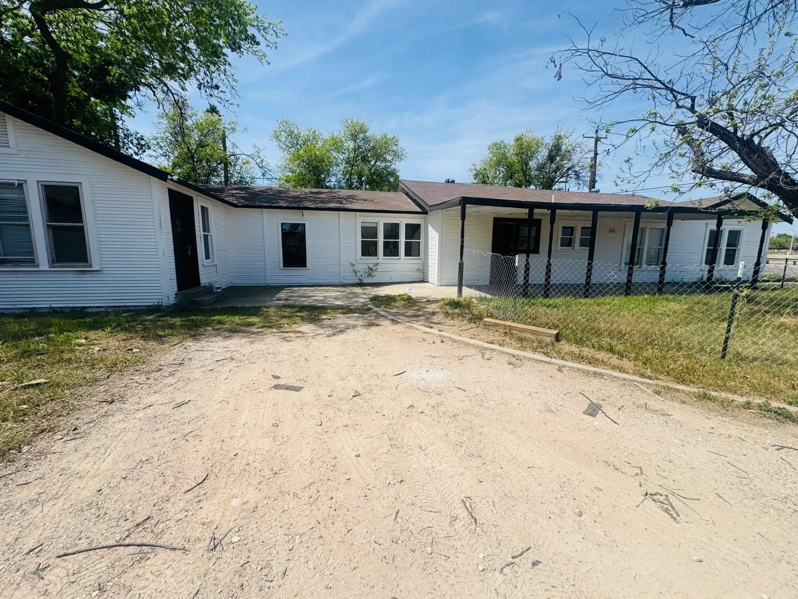 San Angelo House: 417 N Jefferson St, San Angelo, TX 76901
