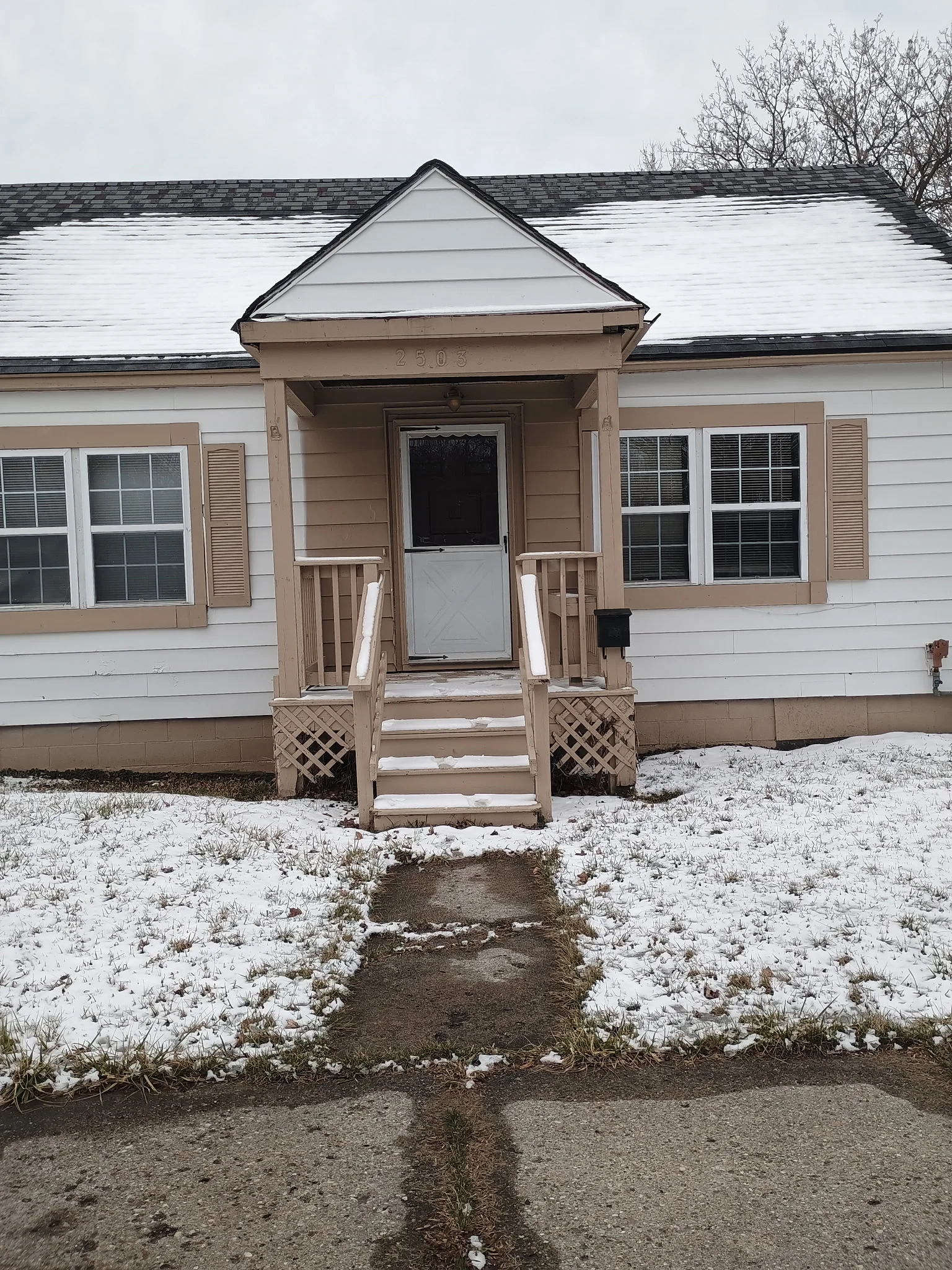Saginaw House: 2503 Thayer St