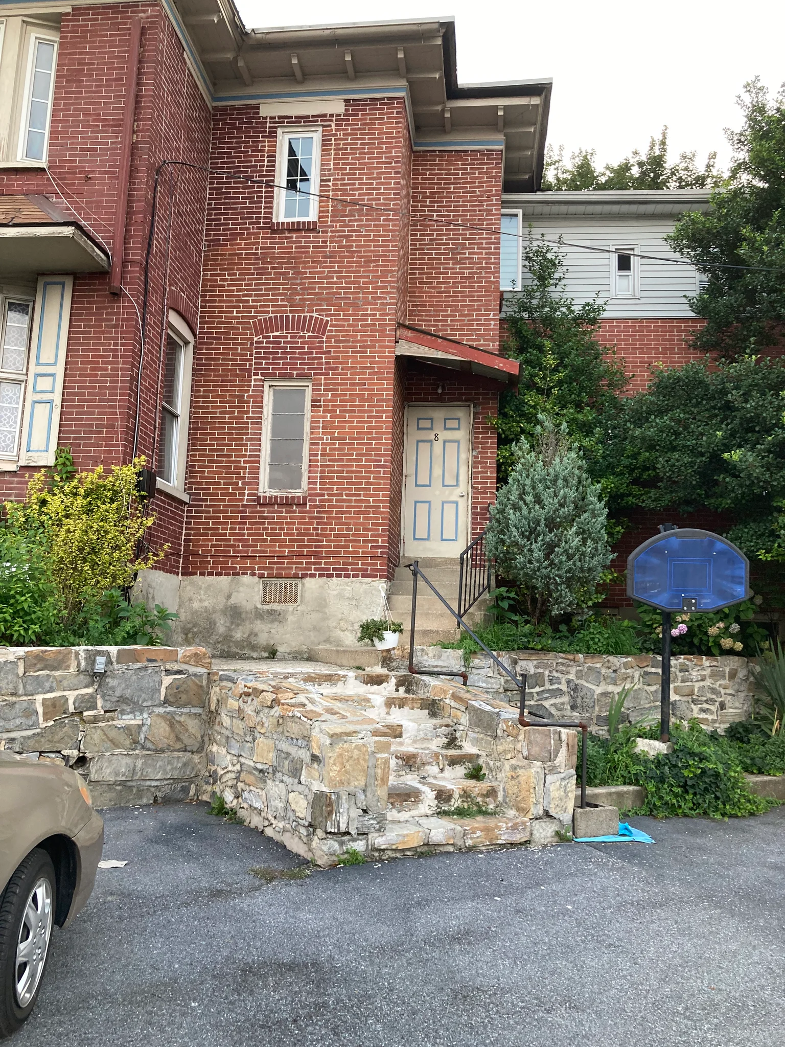 East Earl House: 4192 Division Hwy