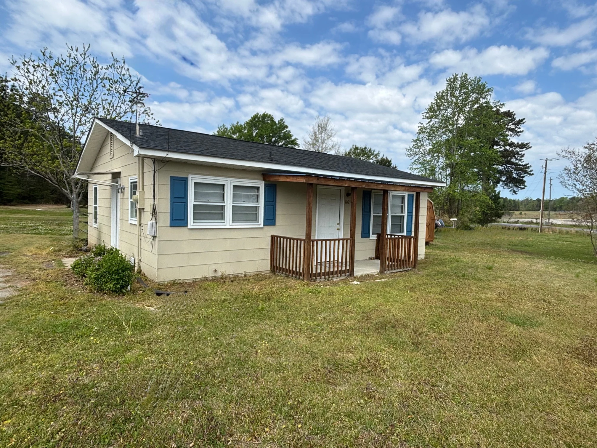 WHITEVILLE House: 1109 SMYRNA DRIVE