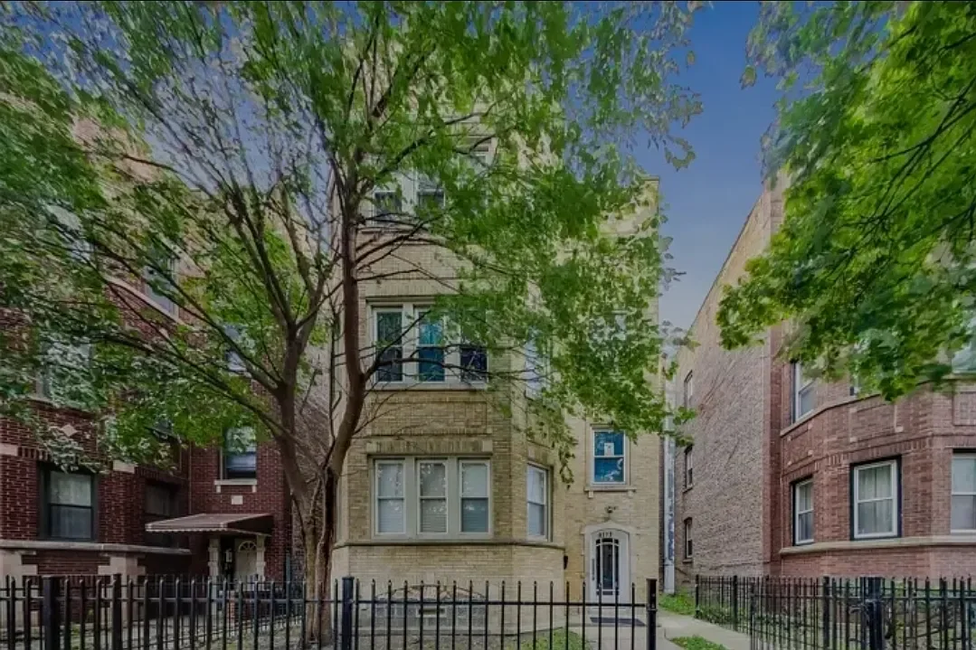 Chicago Apartment: 8113 S Drexel Ave