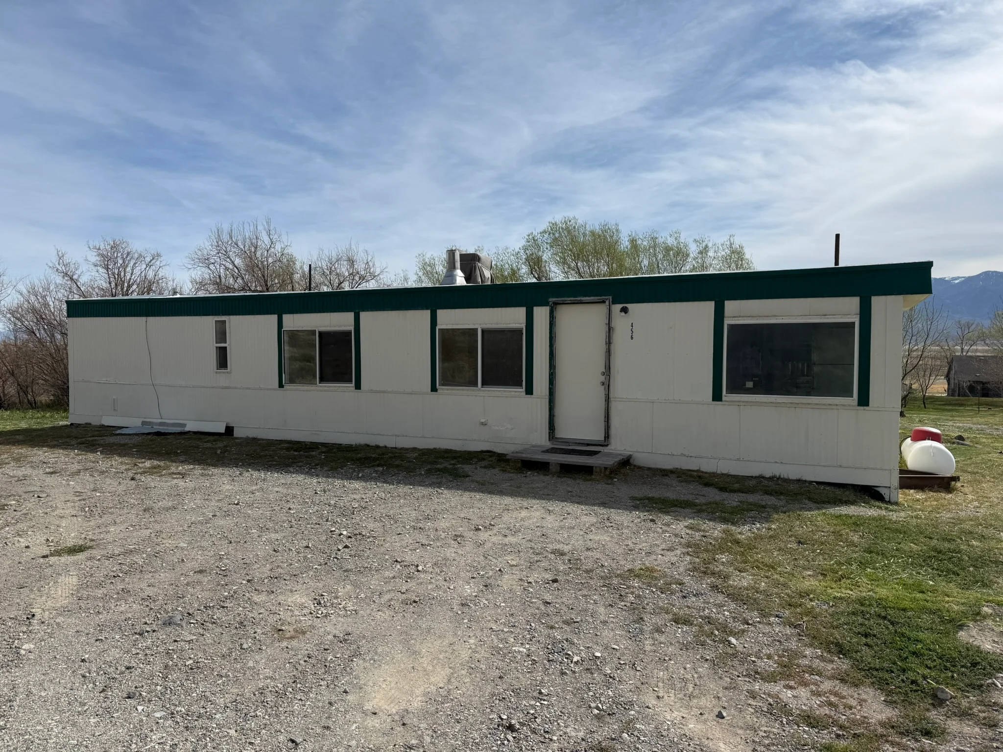 Round Mountain House: 456 Darrough Hot Springs Rd