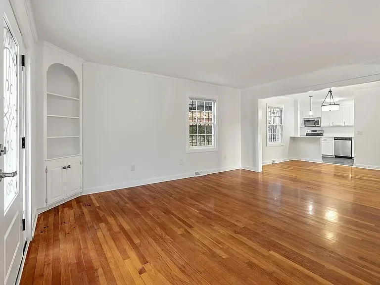 Charleston Multiplex: 1 Poulnot Lane