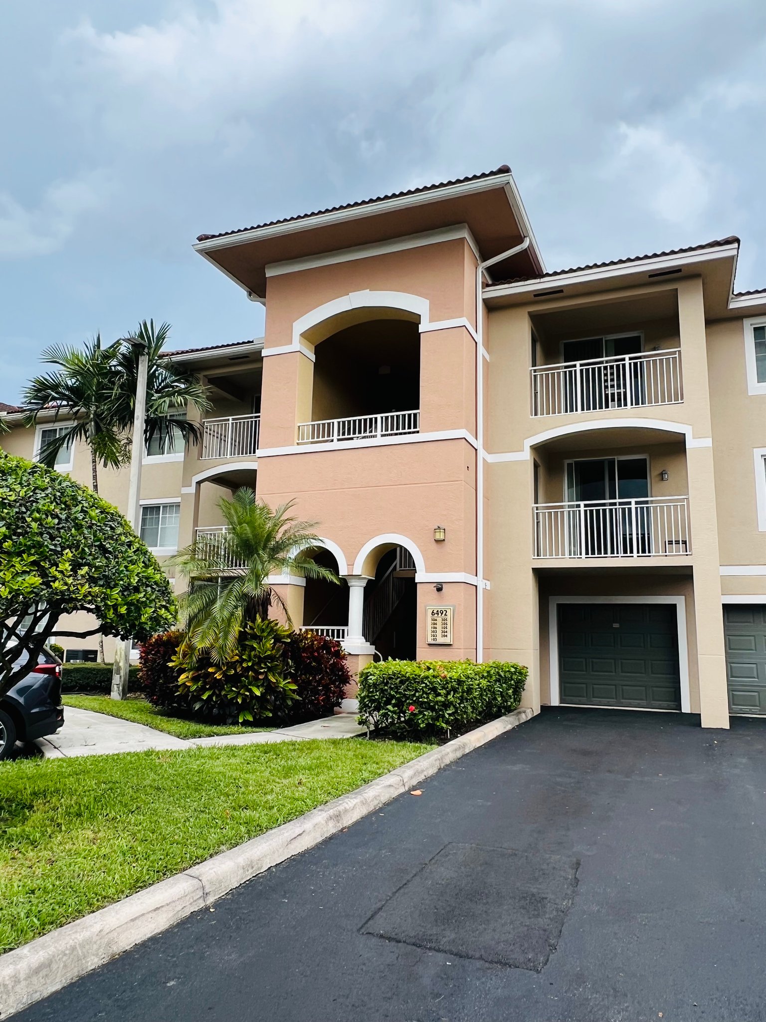West Palm Beach Condo: 6510 Emerald Dunes Drive