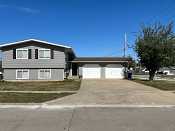 Cedar Rapids Multiplex: 4-6 27th Ave. SW