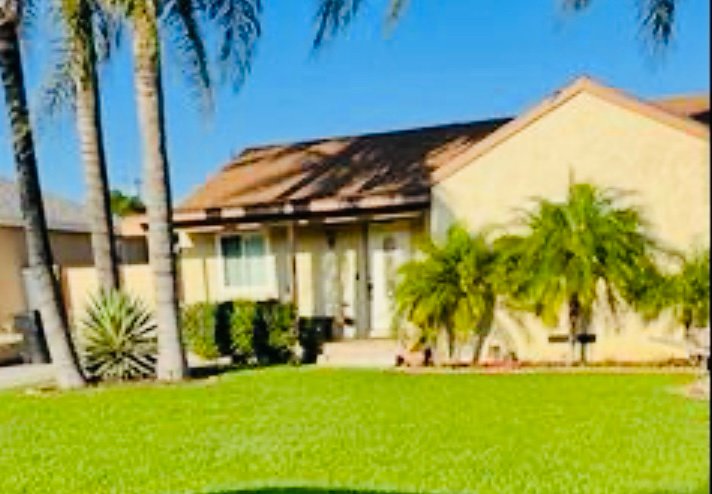 Fontana House: 8895 Bennett Ave