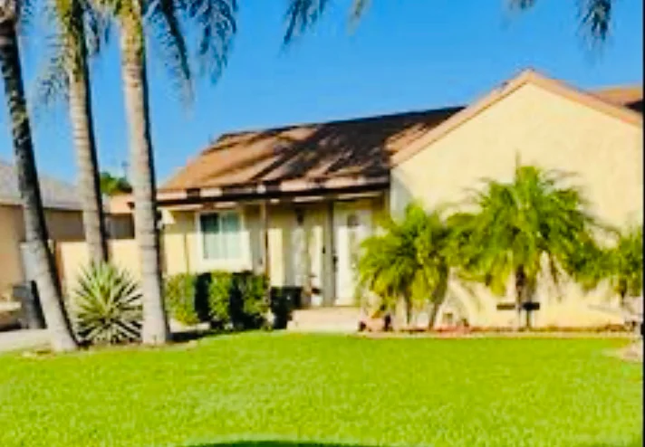 Fontana House: 8895 Bennett Ave