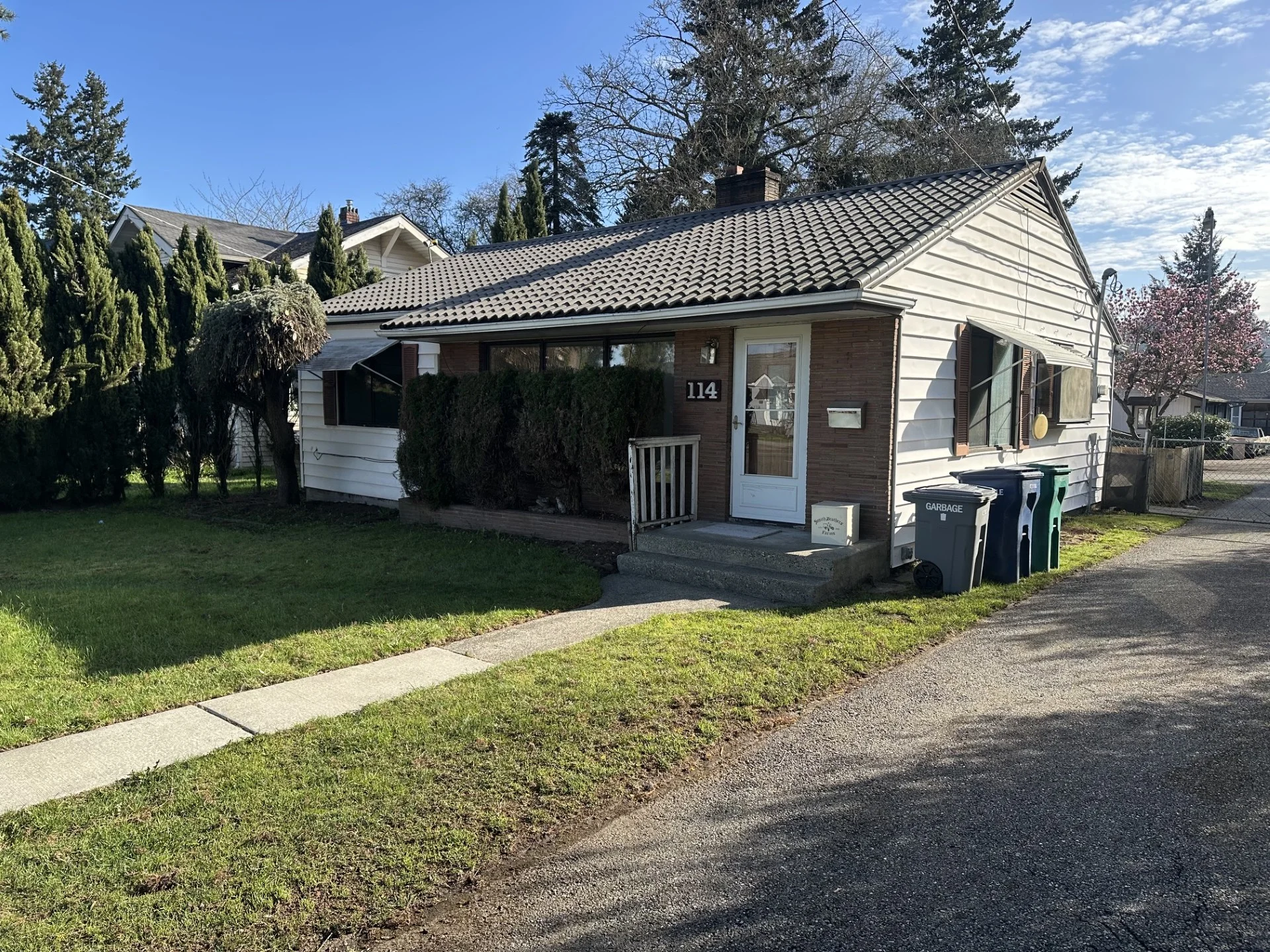 Auburn House: 114 M st SE