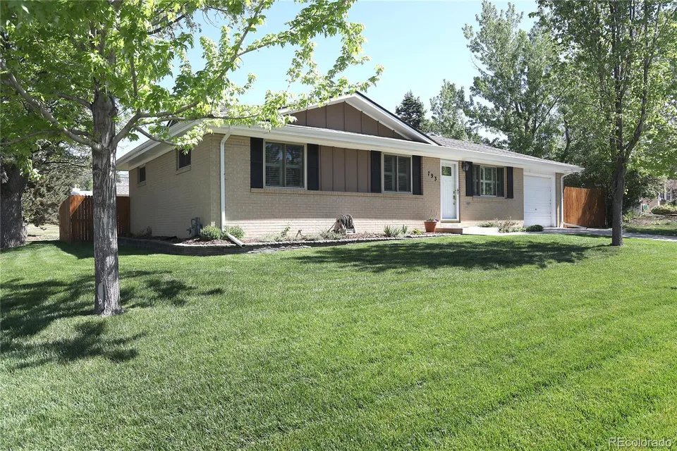 Littleton House: 793 W Longview Ave