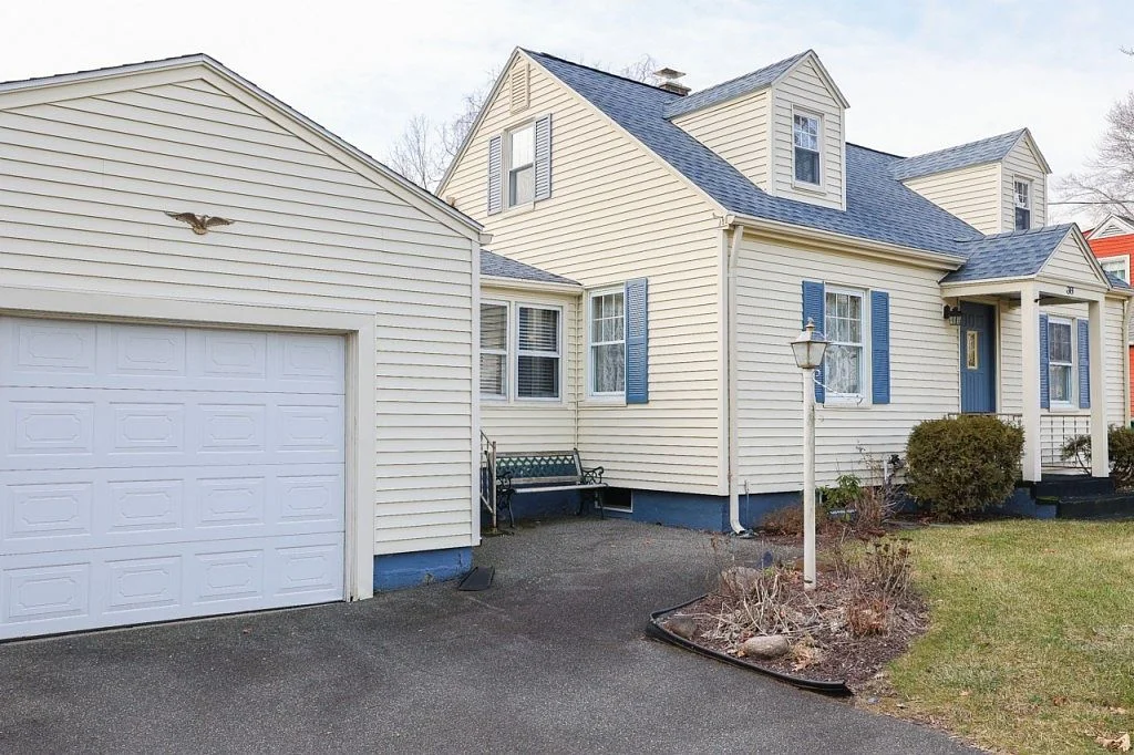 Chicopee House: 36 Spence St