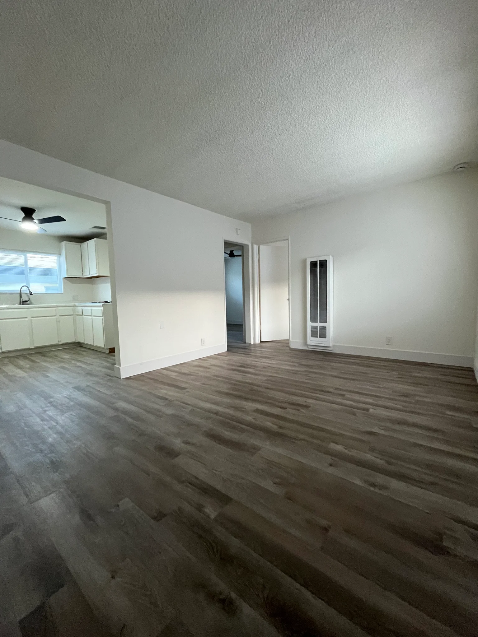 Redondo Beach Apartment: 2516 Vanderbilt Lane #3