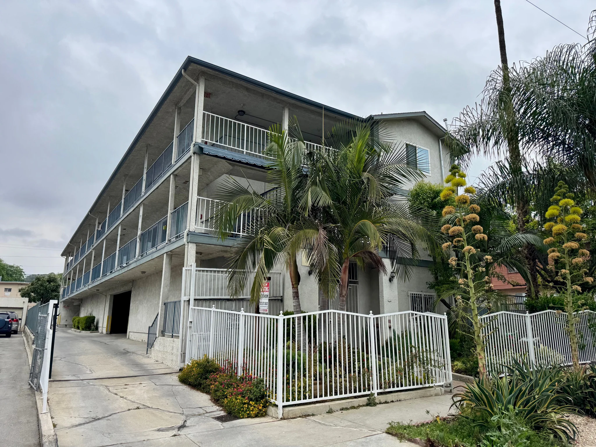 Los Angeles Apartment: 3325 Andrita St