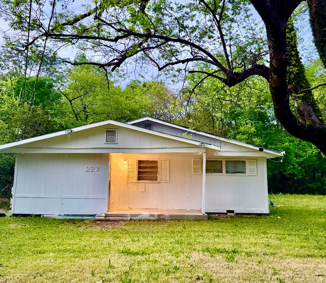 macon House: 2278 ballard pl