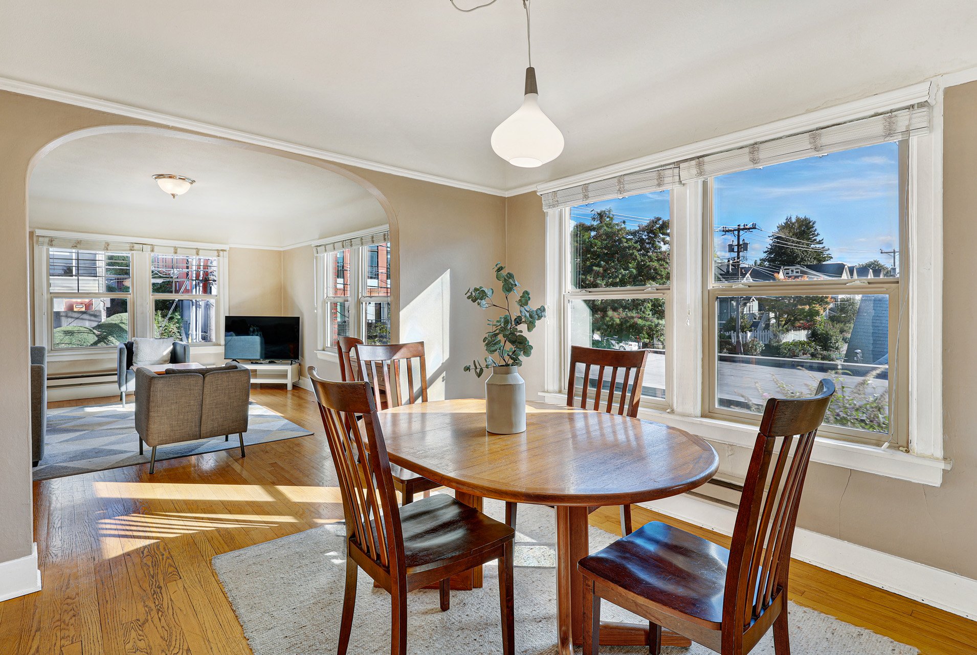 Seattle Apartment: 311 12th Ave E