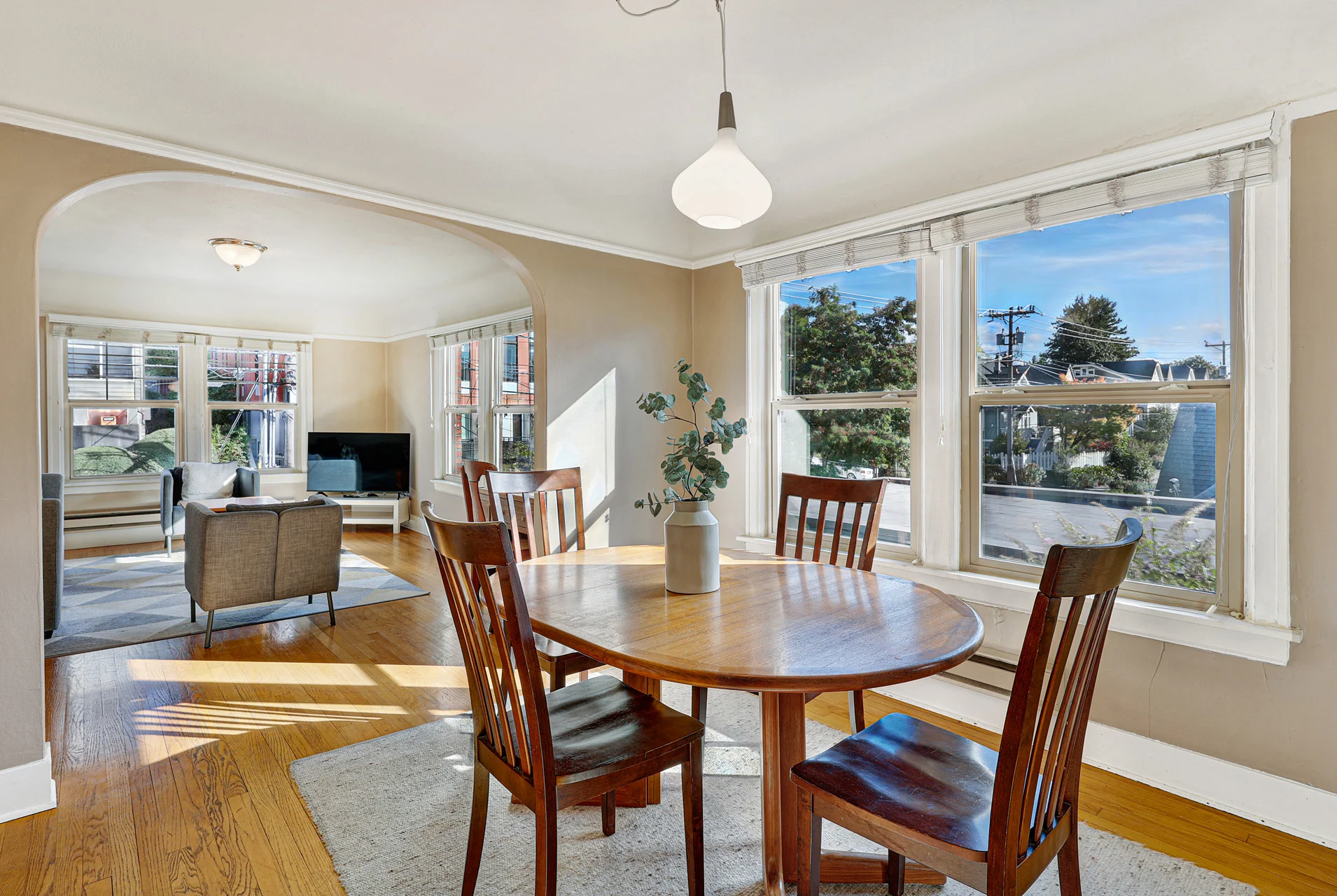 Seattle Apartment: 311 12th Ave E