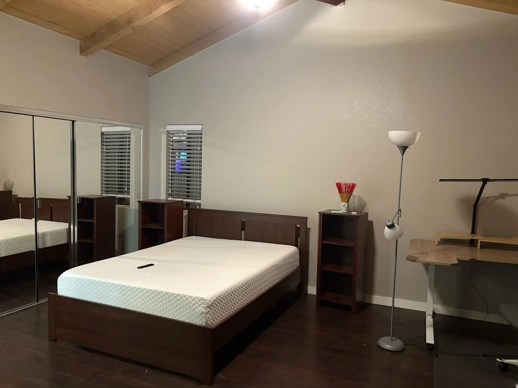 Huntington Beach Apartment: 21372 brookhurst st