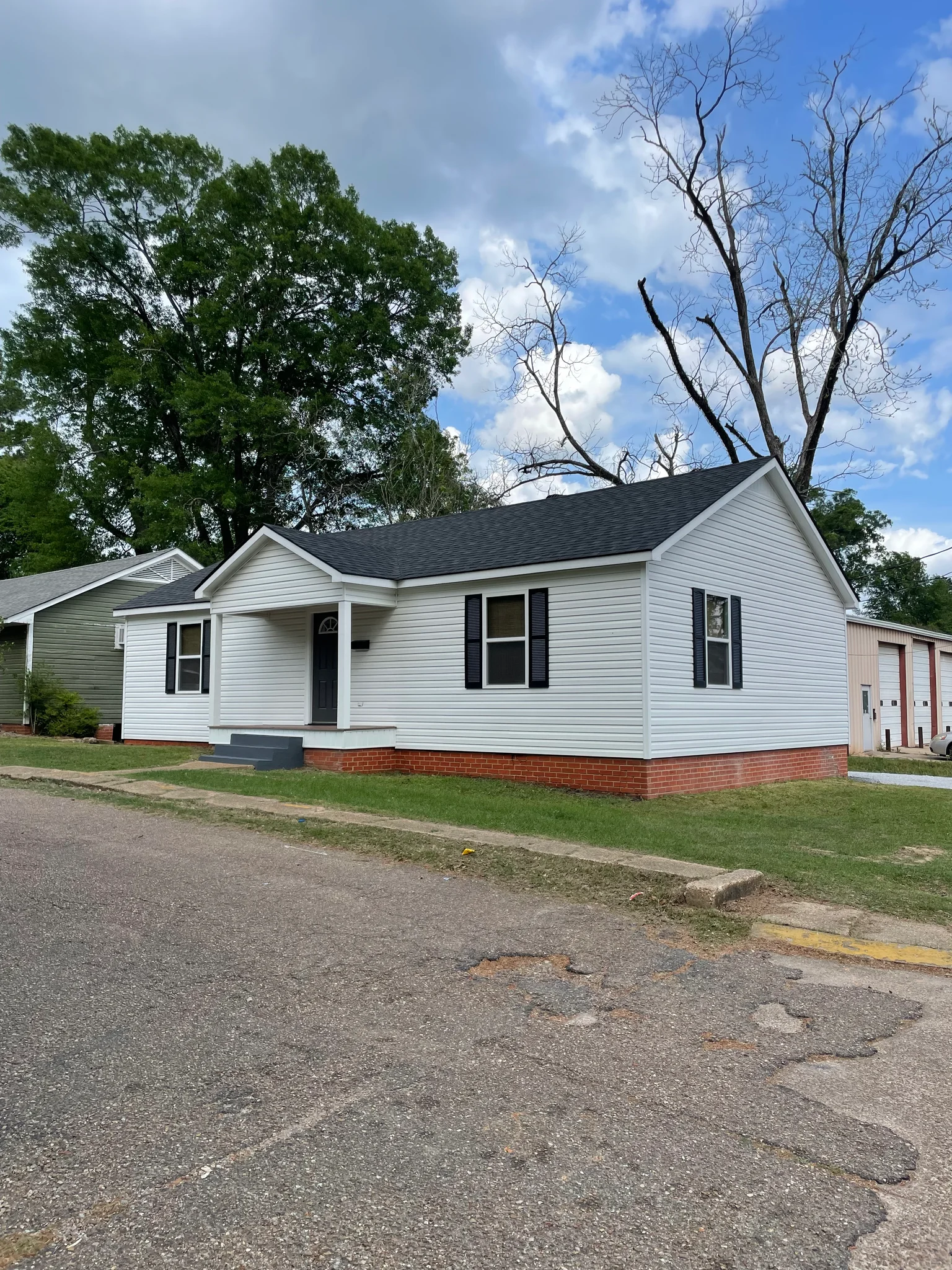 Pineville House: 102 Russell Ct