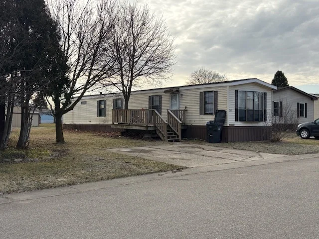 Lapeer House: 287 Jacqualyn Drive