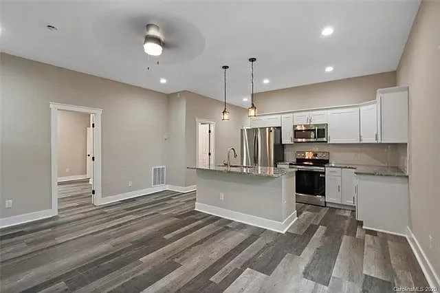 Clover House: 609 Old North Main St