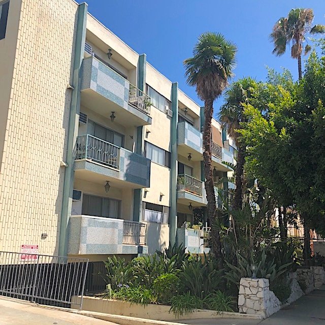Los Angeles Apartment: 440 N Hayworth Ave