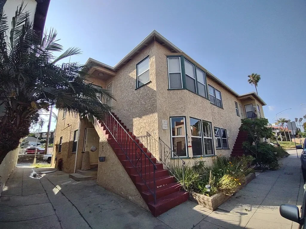 Long Beach Apartment: 157 Ximeno Ave