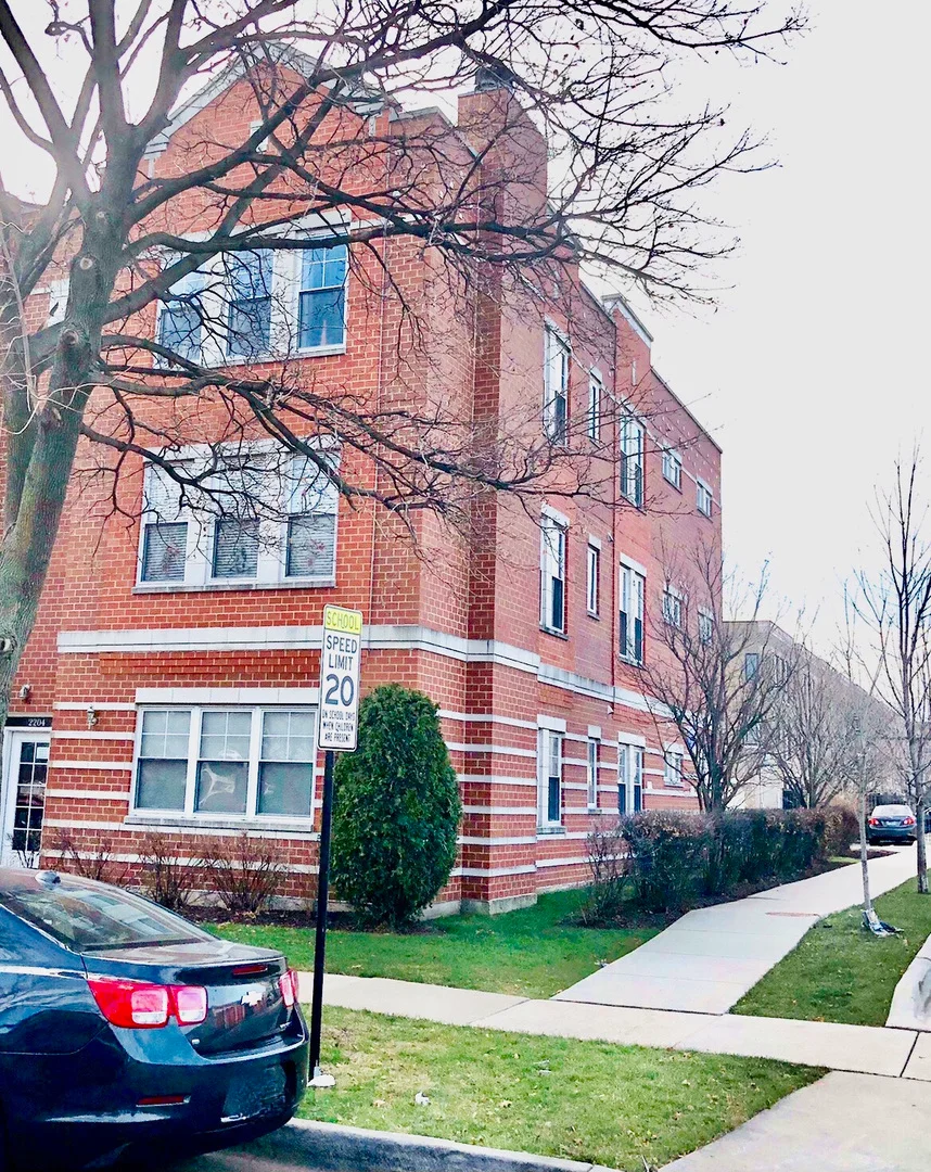 Chicago Condo: 2204 N Natchez Avenue