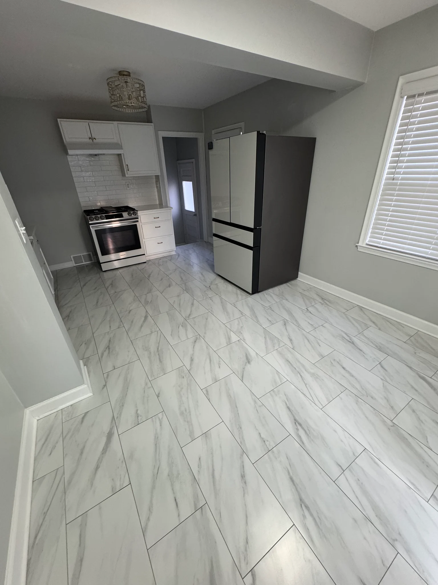 Dearborn House: 2215 Kingsbury Ave