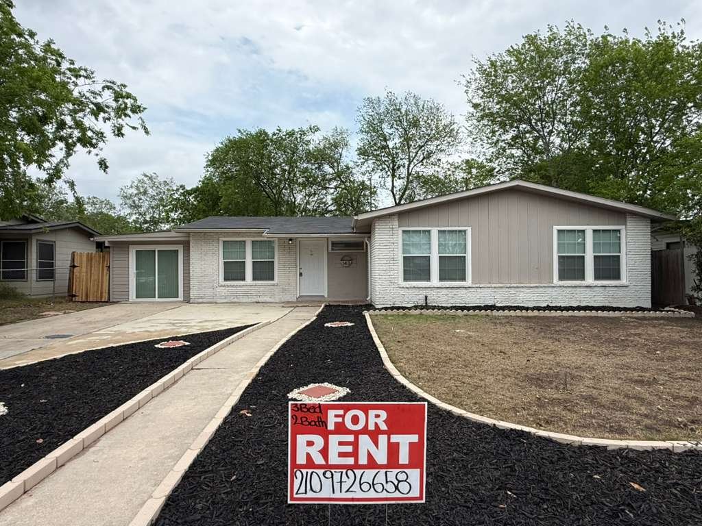 San Antonio House: 143 Huxley